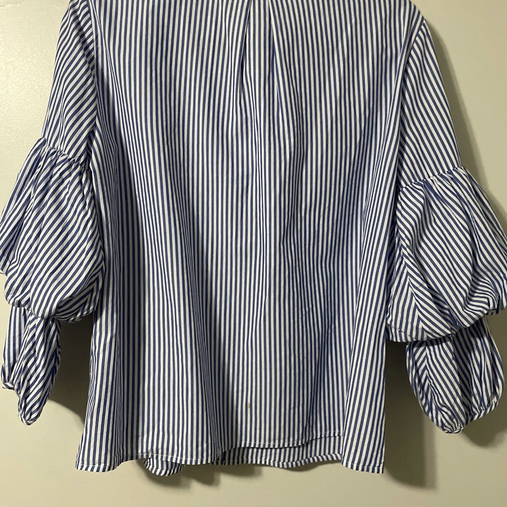 Ro & De Stripped sleeve Button down blouse NWT 🎈 - Picture 5 of 10